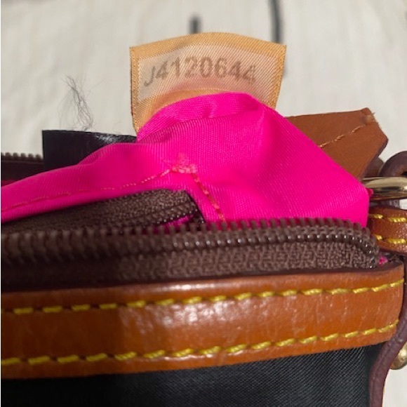 Dooney and Bourke shoulder bag - Picture 7 of 9